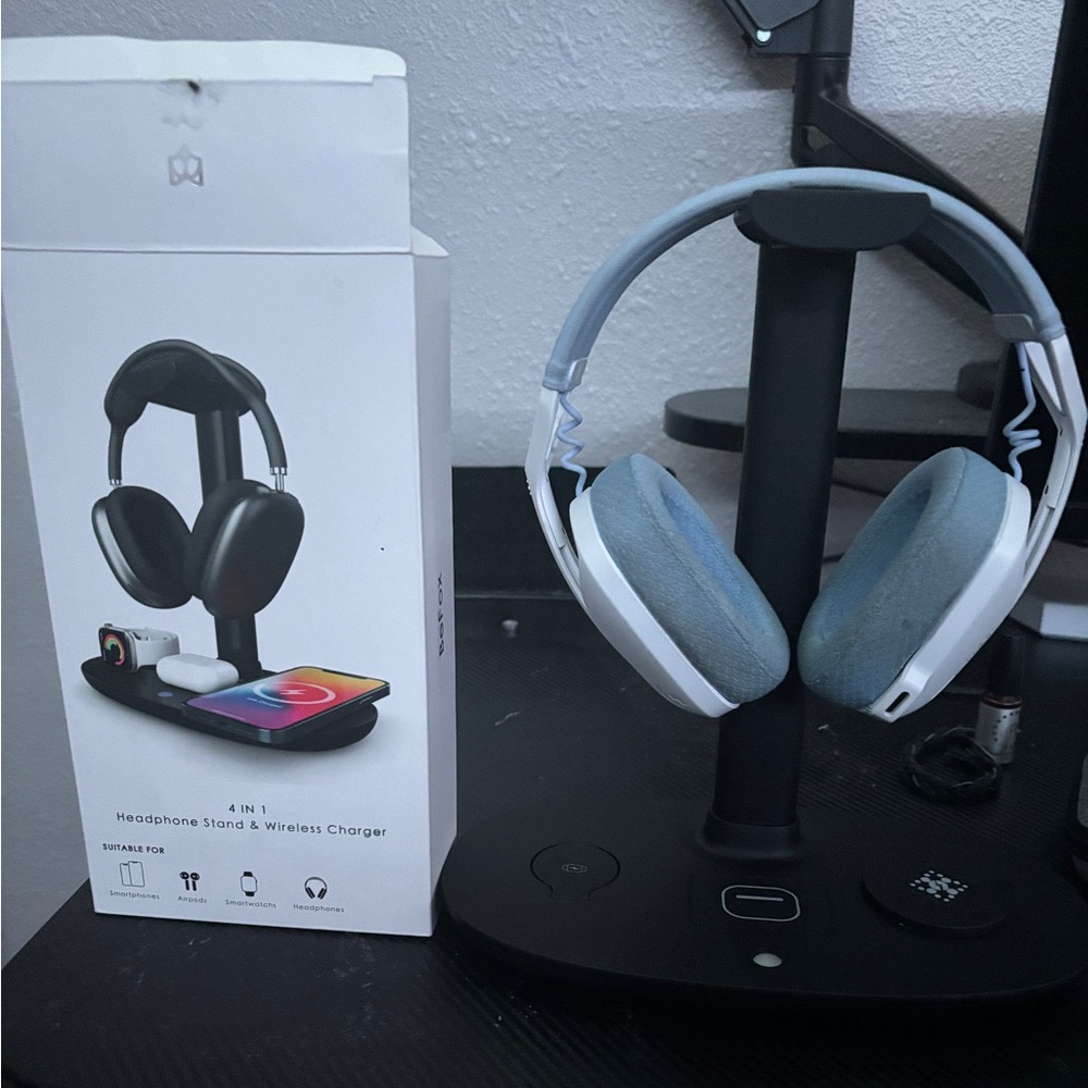 Headphone stand with apple product chargers